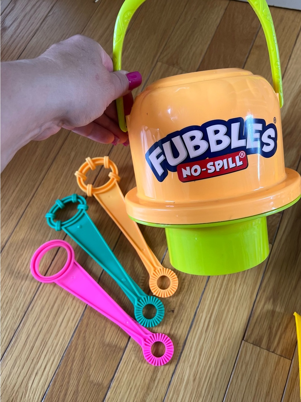 Fubbles No-Spill Bubble Bucket with Wands - Orange & Lime